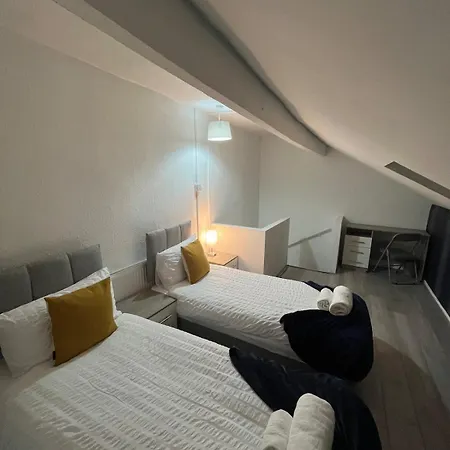 Leeds Getaway 1# Holiday home *