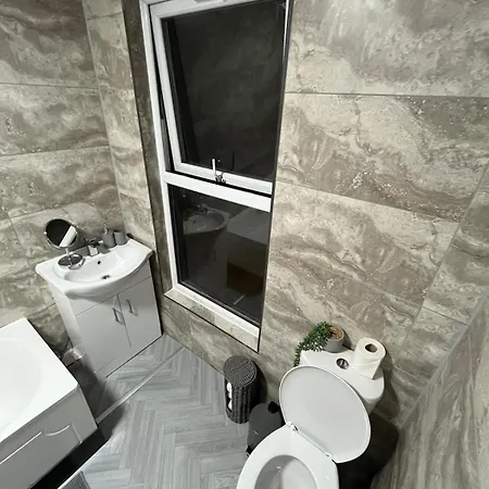 Leeds Getaway 1# Holiday home